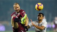 Mengakhiri laga dengan 10 pemain, Inter takluk 0-1 dari Torino. REUTERS/Massimo Pinca.