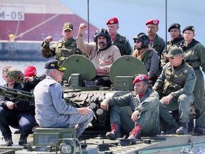 Pamer Kekuatan, Maduro Inspeksi ke Pangkalan Militer Venezuela Pamer Kekuatan, Maduro Inspeksi ke Pangkalan Militer Venezuela