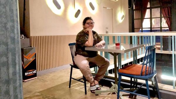 Hadiahi Hotman Paris Berlian, Ini Gaya Keren Aleta Molly Saat Kulineran