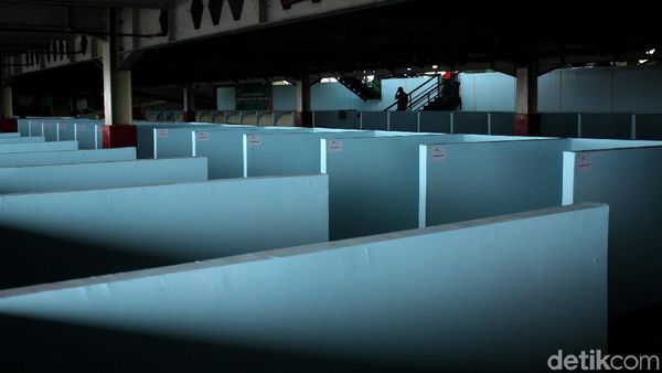 Lapak Penampungan PKL di Blok F Tanah Abang Sepi Banget