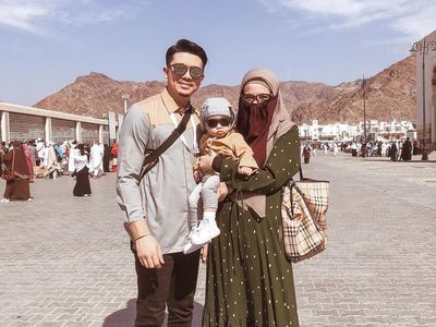 Zaskia Sungkar Bercadar Saat Umrah, Ini Gayanya yang Curi Perhatian