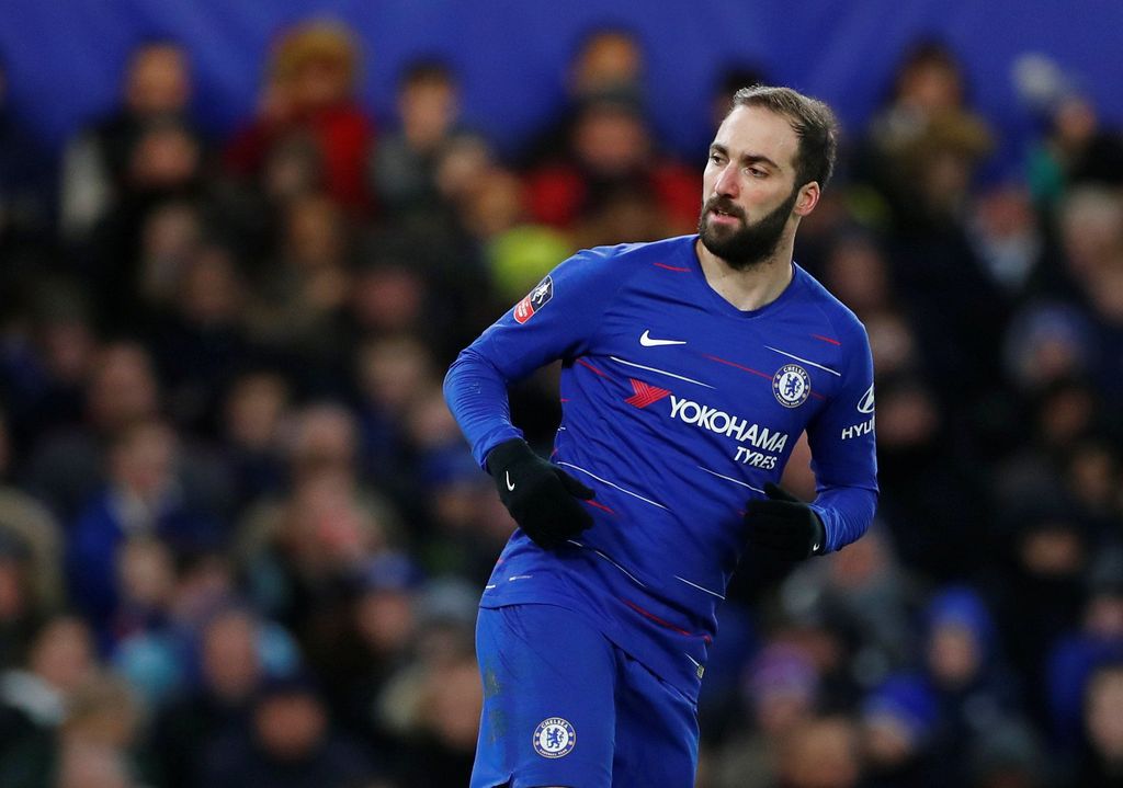 Gonzalo Higuain menjalani debut bersama Chelsea dalam laga Piala FA. Striker anyar asal Argentina itu tidak bikin gol, tapi The Blues meraih kemenangan 3-0.
