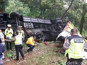 Bus Bima Suci Terguling, Arus Kendaraan Dialihkan ke GT Sadang