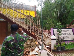 Diguyur Hujan Sehari Semalam, Gedung Sekolah di Sumenep Ambruk