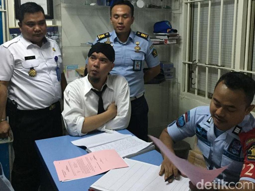 Ahmad Dhani Ditahan, Fadli Zon: Lonceng Kematian Demokrasi Ahmad Dhani Ditahan, Fadli Zon: Lonceng Kematian Demokrasi