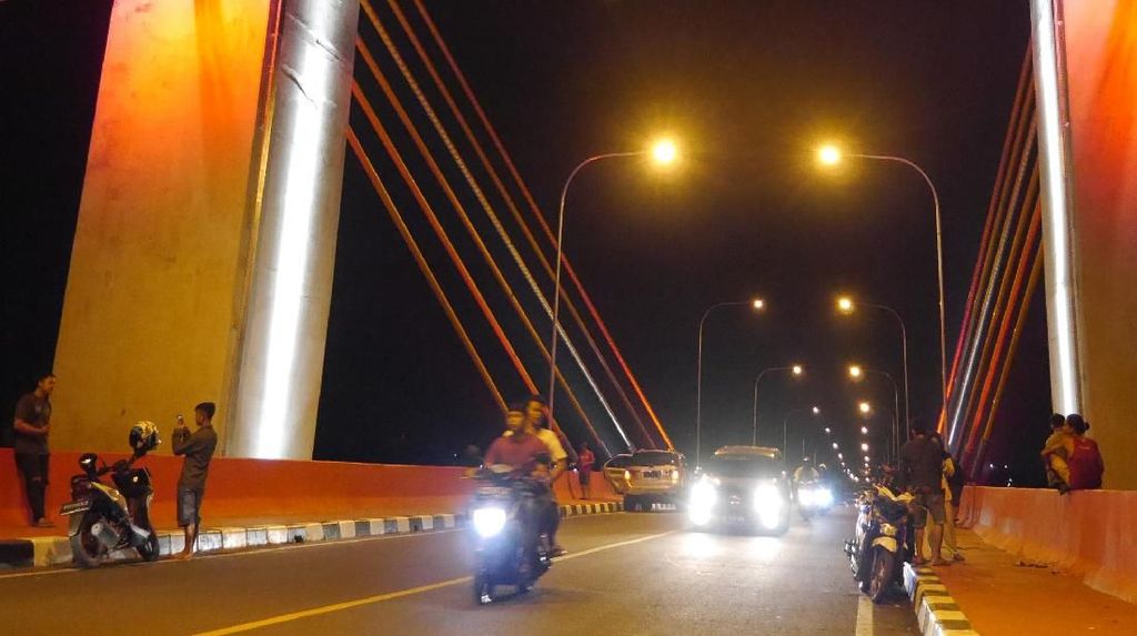 Foto: Cantiknya Jembatan Musi IV Palembang di Kala Malam