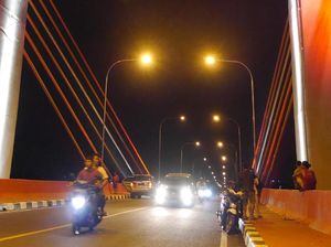 Foto: Cantiknya Jembatan Musi IV Palembang di Kala Malam
