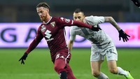 Meski demikian, Torino lebih banyak melepaskan tembakan dengan total 13 attempts, tiga di antaranya mengarah ke gawang. REUTERS/Massimo Pinca.