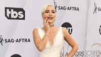 Lady Gaga Curi Atensi Pakai Gaun Dior yang Baru 1 Minggu Debut di Runway