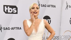 Lady Gaga Curi Atensi Pakai Gaun Dior yang Baru 1 Minggu Debut di Runway