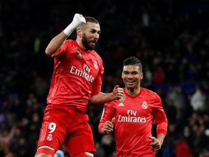 Benzema Bikin Sepasang Gol dengan Menahan Rasa Sakit