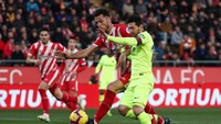 Meski sempat bermain menekan, Girona belum mampu membendung perlawanan pasukan Barcelona di babak pertama.