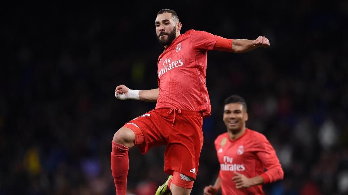 Karim Benzema mencetak dua gol saat Real Madrid kalahkan Espanyol 4-2 (Foto: Alex Caparros/Getty Images)
