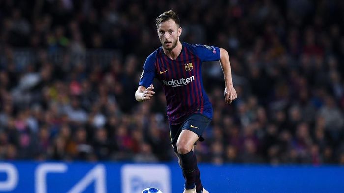 Barcelona dikabarkan mempertimbangkan menjual Ivan Rakitic di musim panas. (Foto: David Ramos/Getty Images)