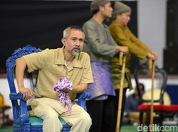 Pertunjukan Nyanyi Sunyi Revolusi Berikan Kejutan Plot Tak Terduga