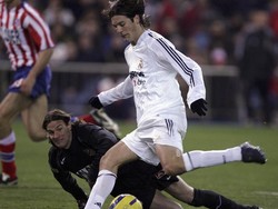 Solari lantas pindah ke Atletico Madrid pada tahun 2000 dan bermain lima tahun di sana dengan penampilan lebih dari 100 laga serta mendapat beberapa trofi bergengsi. Solari bahkan kini jadi pelatih Madrid. (Getty Images)