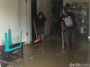 Banjir di Lamongan Surut, Warga Khawatir Sungai Kembali Meluap