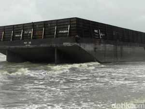 Identitas Pemilik Tongkang Terdampar di Pemalang Mulai Terungkap