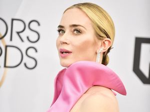 Mengenal Pemuda Yogyakarta di Balik Gaya Aktris Hollywood Emily Blunt Mengenal Pemuda Yogyakarta di Balik Gaya Aktris Hollywood Emily Blunt