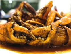 Pedas Nikmat Kepiting Saus Padang dan Keong Nenek