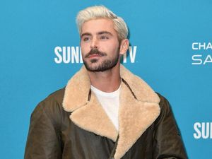 Sempat Putus, Hubungan Zac Efron dan Kekasih Kini Memanas Lagi Sempat Putus, Hubungan Zac Efron dan Kekasih Kini Memanas Lagi