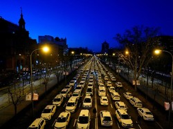 Gara-gara Uber, Jalan Utama Madrid jadi Parkiran Dadakan