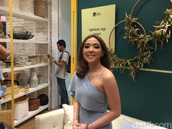 Beri Kejutan untuk Teman, Gisel dan Wijin Semakin Dekat?