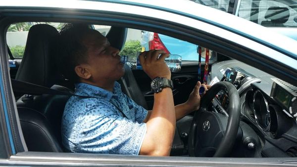 Danone Sediakan Air Minum Sopir Bluebird