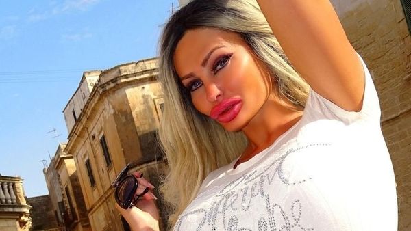 Rogoh Rp 1,7 M Demi Mirip Boneka Seks, Wanita Ini Malah Diolok-olok Netizen