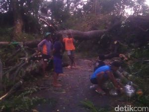 Rumah Rusak Diterpa Hujan Disertai Angin Kencang di Sleman