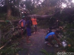 Rumah Rusak Diterpa Hujan Disertai Angin Kencang di Sleman