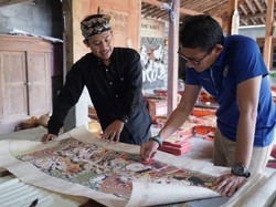 Sandi Kunjungi Fariz Wibisono, Milenial Wonogiri Pembuat Wayang Beber