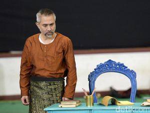 Sutradara Nyanyi Sunyi Revolusi Ingin Penonton Bisa Susun Cerita Amir Hamzah Sutradara Nyanyi Sunyi Revolusi Ingin Penonton Bisa Susun Cerita Amir Hamzah