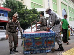 Video: Pedagang Menolak Ditertibkan, Ngamuk dan Usir Satpol PP