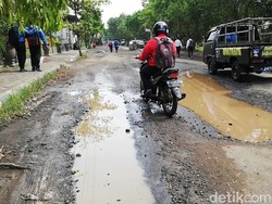 Proyek Tol dan Air Minum Berefek Jalan di Pasuruan Rusak Parah