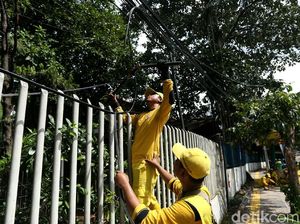 Akhirnya, Kabel Menjuntai di Kawasan Jakarta Dirapikan