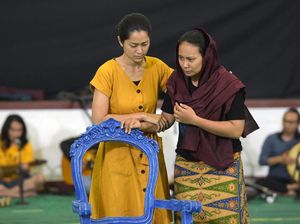 Melihat Proses Latihan Pertunjukan Teater Nyanyi Sunyi Revolusi Melihat Proses Latihan Pertunjukan Teater Nyanyi Sunyi Revolusi