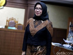 Eni Saragih Dihukum Bayar Uang Pengganti Rp 5,087 M dan SGD 40 Ribu