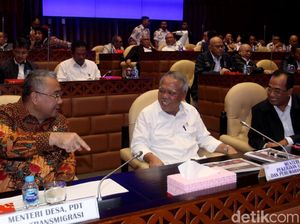 Tiga Menteri Jokowi Rapat Bareng DPR Bahas Temuan BPK