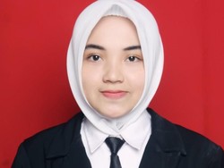Kala Netizen Kompak Adu Kreativitas Edit Foto Gadis Berjas
