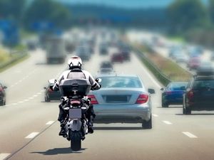 Ketua DPR Wacanakan Motor Masuk Tol, YLKI: Sesat Pikir!