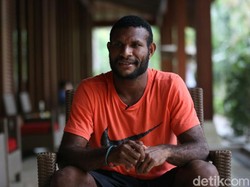 Marinus Cuek Dituduh Curi Umur