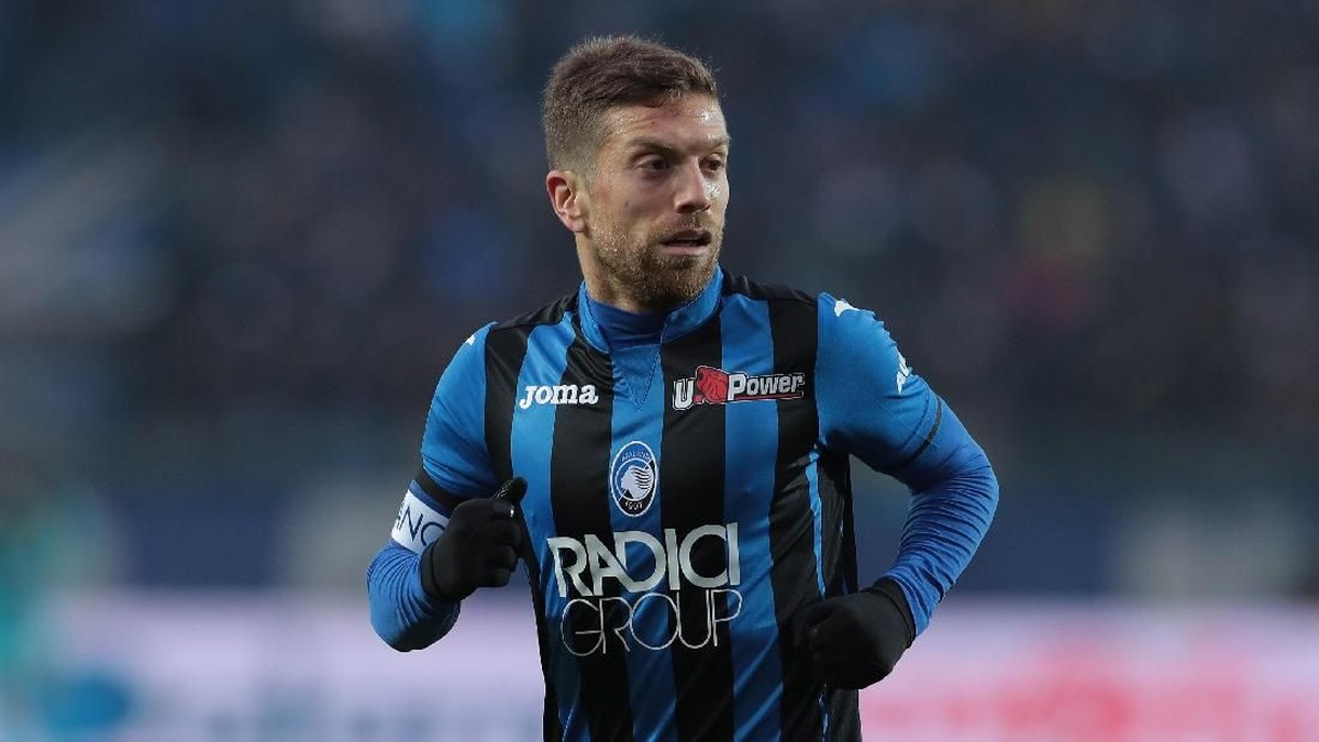 Papu Gomez punya tato Tsubasa. (Foto: Emilio Andreoli/Getty Images)