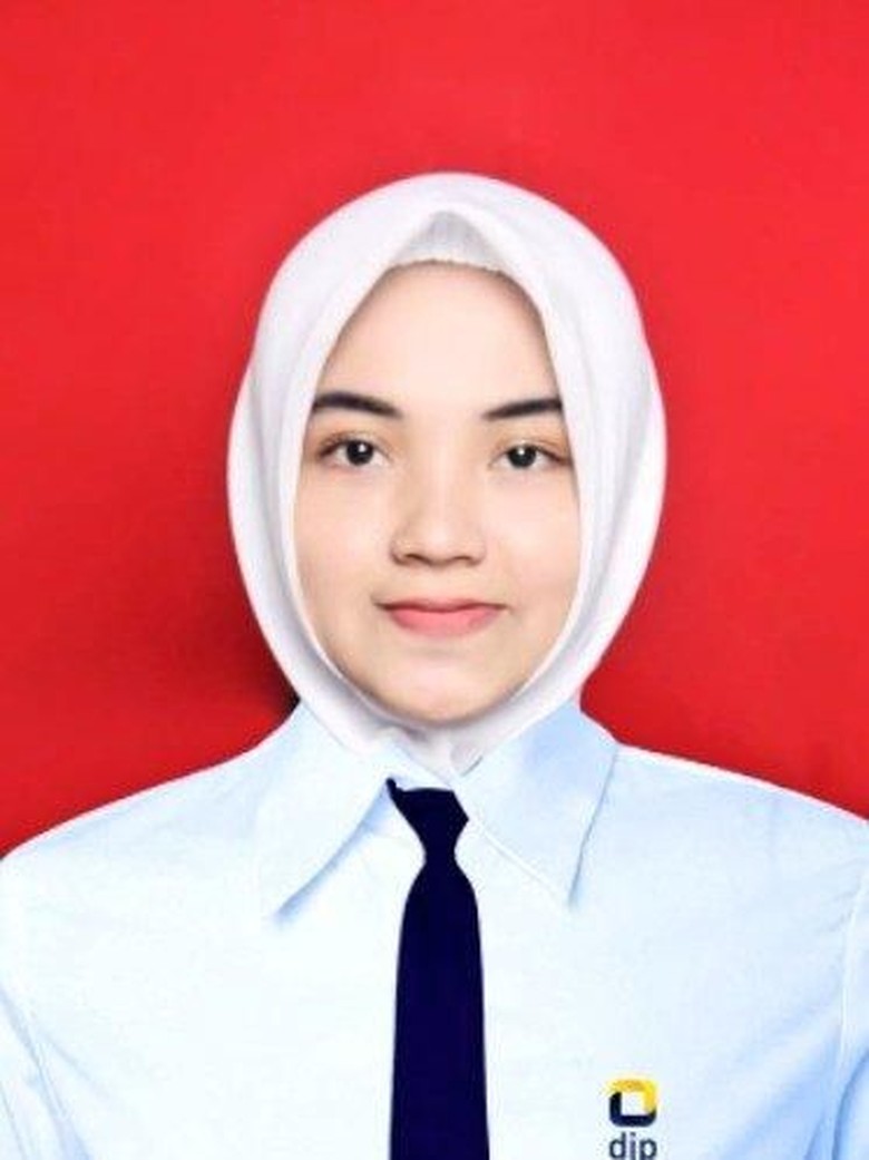 Kreatif! Akun Ditjen Pajak hingga Ojol Ikut Edit Foto Viral Gadis Berjas