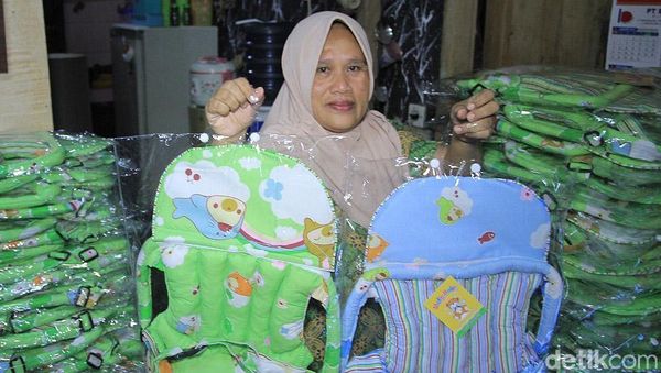 Mengintip Produksi Gendongan Bayi di Bandung