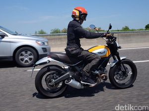 Salahkah Motor Masuk Tol?