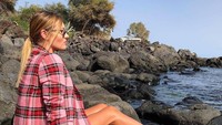 Paulina ikut pindah ke Italia saat Piatek dibeli Genoa di musim panas 2019. (Instagram @paulynaaa_a)