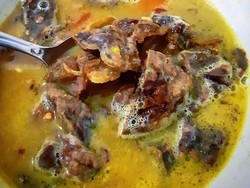 Mencicip Soto Kuning Paling Enak yang Hangat di Kota Hujan Mencicip Soto Kuning Paling Enak yang Hangat di Kota Hujan