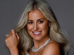 Lucu, Wanita Ini Pakai Lem Bulu Mata untuk Menempelkan Gigi yang Patah