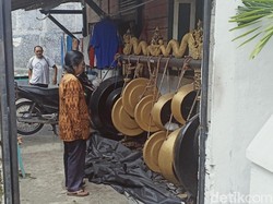 Istri Pencipta Lagu Hymne Guru Jual Hadiah Gamelan Demi Ini